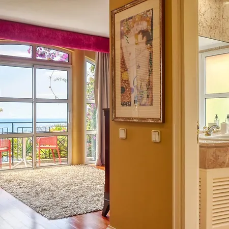 Casa Bromelias, A In Madeira Villa *