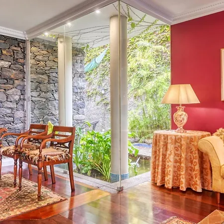 Casa Bromelias, A In Madeira Вилла